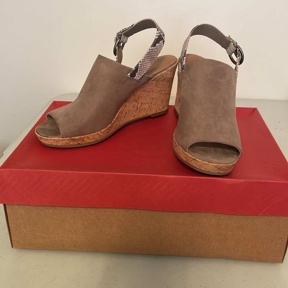 Universal Thread Wm Slingback Wedged Heel Size 9M